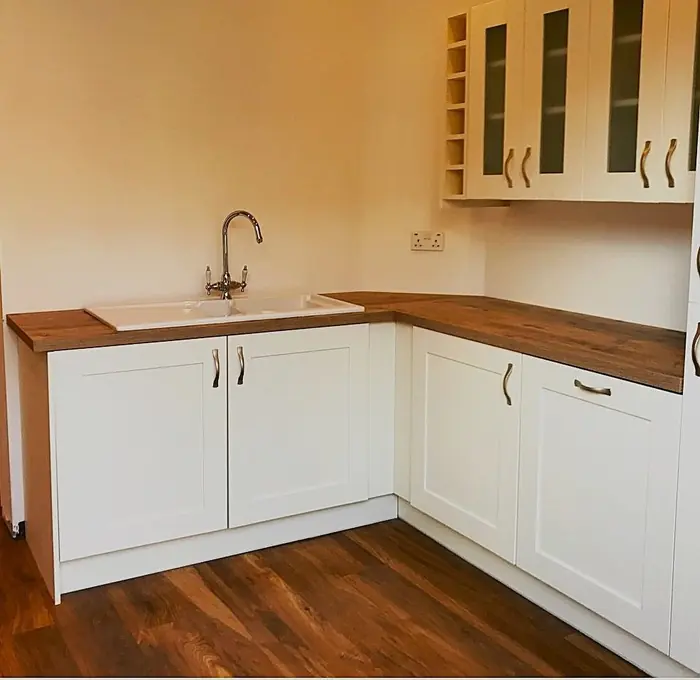 Cream shaker kitchen corner with a Belfast-style sink
